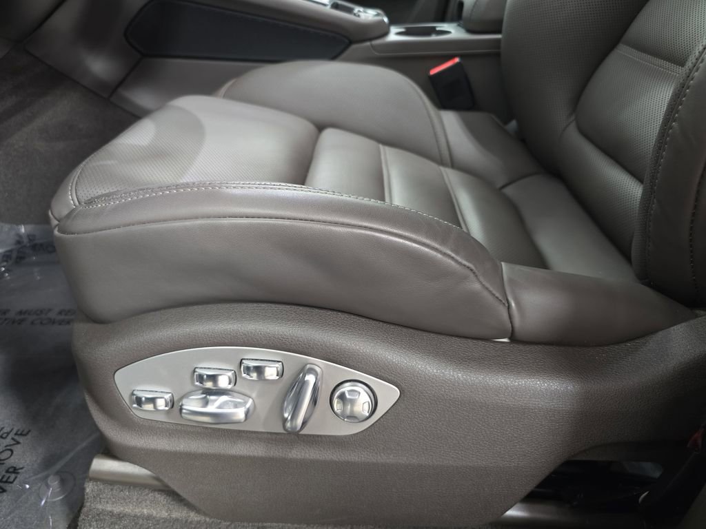 Certified 2025 Porsche Macan GTS image 23
