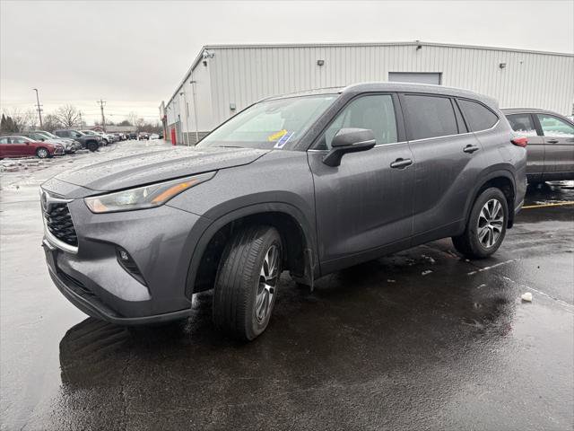 Certified 2022 Toyota Highlander XLE image 3