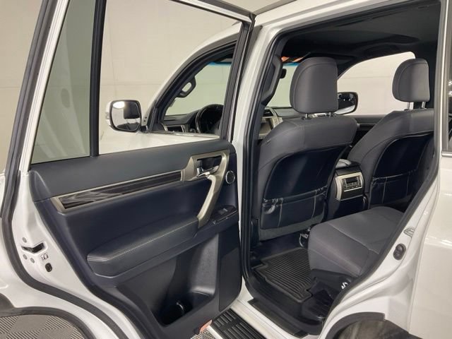 Used 2021 Lexus GX 460 Premium w/ Accessory Package AWD/4WD image 31