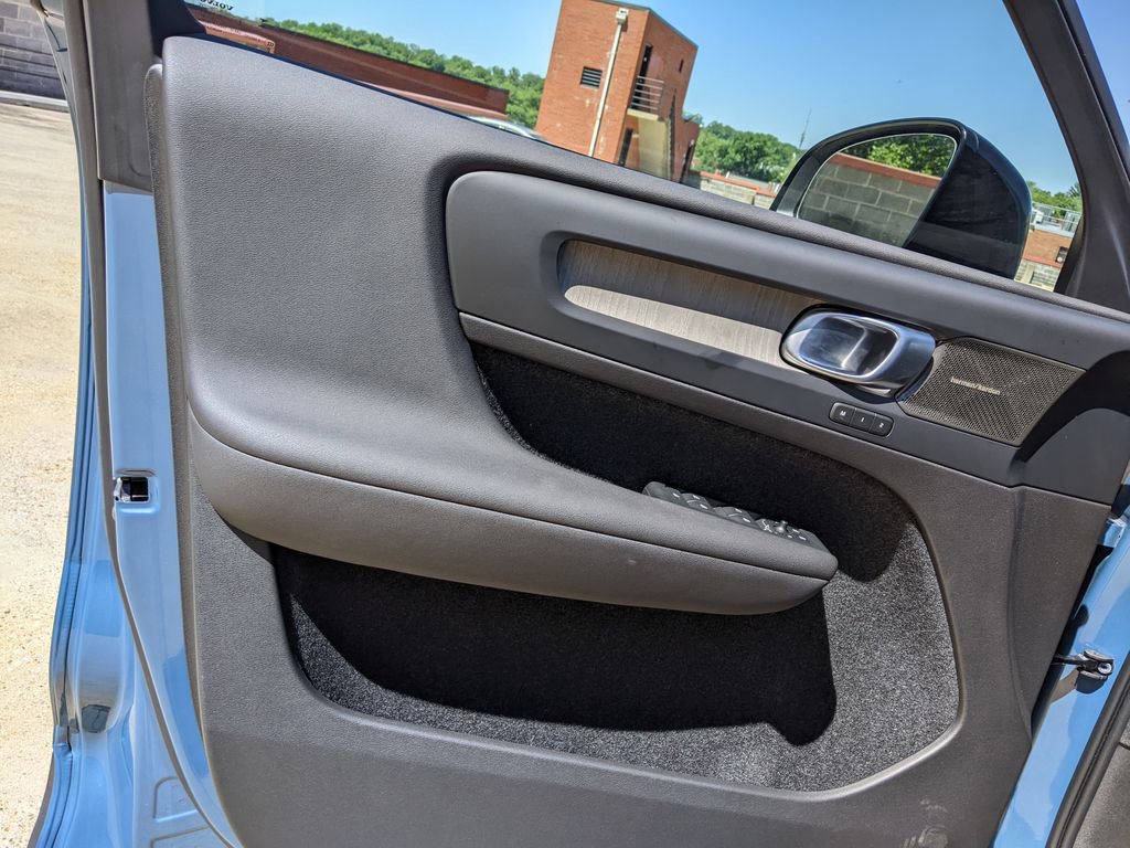 Certified 2023 Volvo XC40 B5 Ultimate w/ Protection Package Premier AWD/4WD image 9
