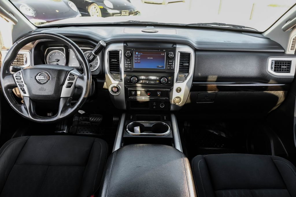 Used 2017 Nissan Titan SV image 11