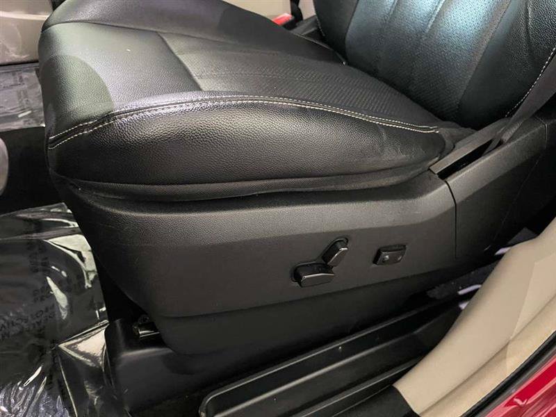 Used 2015 Chrysler Town & Country Touring-L w/ Driver Convenience Group FWD image 29