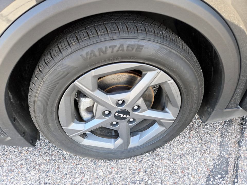 Used 2025 Kia K4 LXS FWD image 35