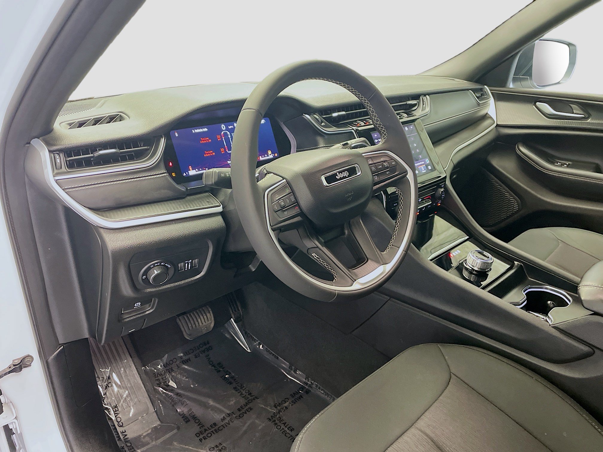 Used 2025 Jeep Grand Cherokee L Laredo RWD image 7
