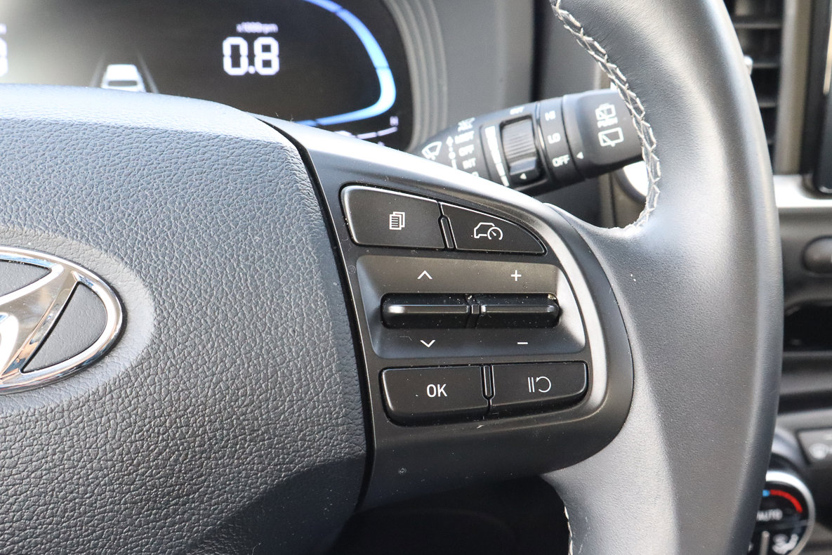 Used 2025 Hyundai Venue SEL image 27