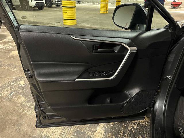 Certified 2020 Toyota RAV4 LE w/ All Weather Liner Package AWD/4WD image 28