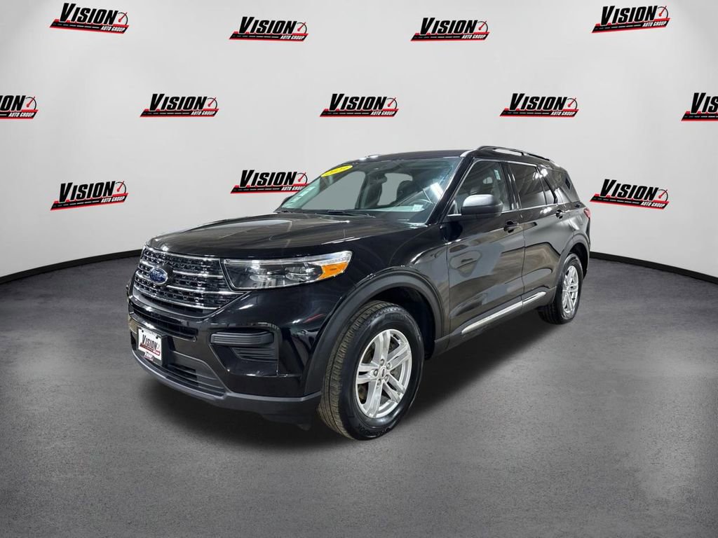 Used 2023 Ford Explorer XLT image 1