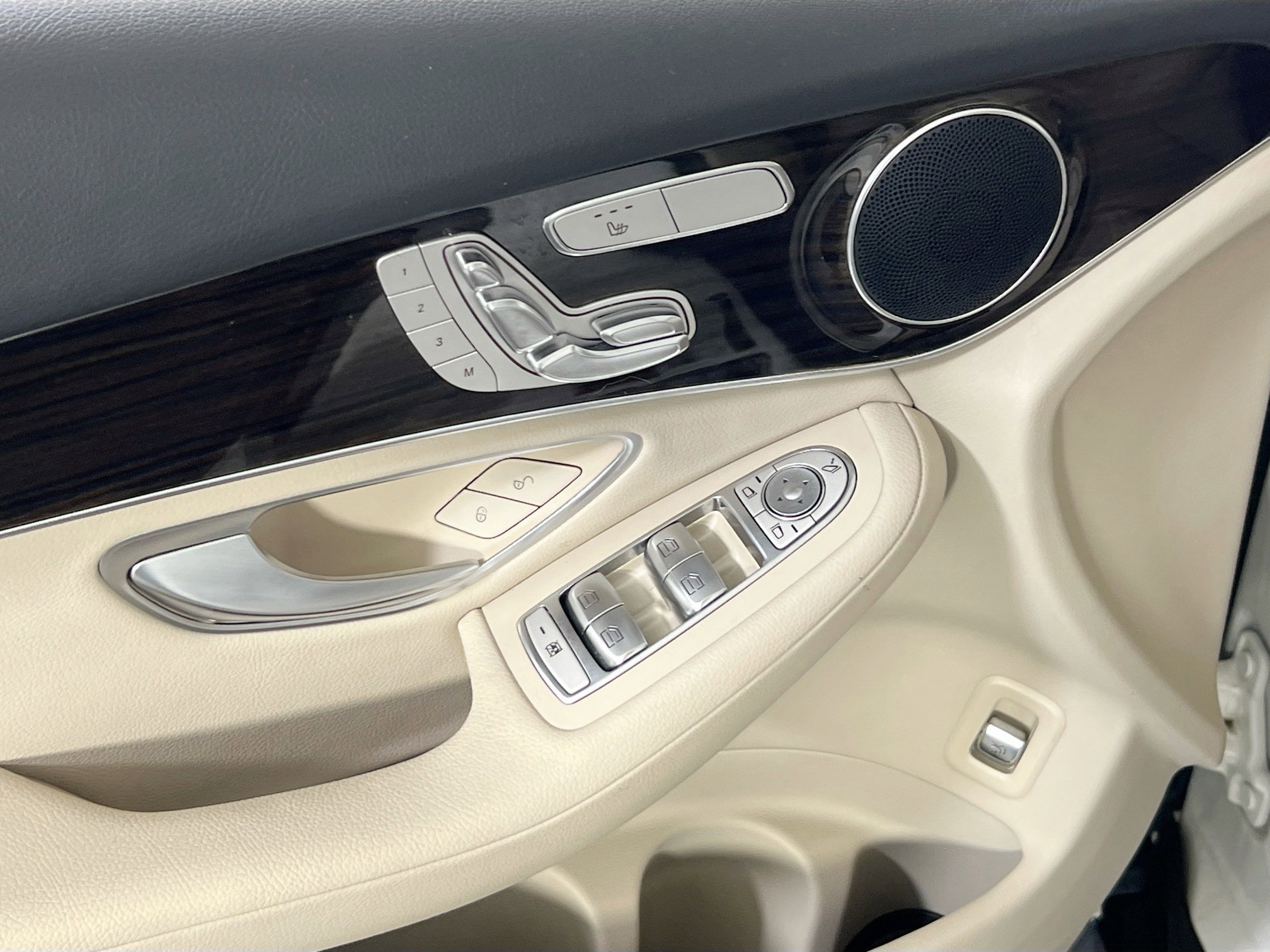 Used 2021 Mercedes-Benz GLC 300 4MATIC image 17