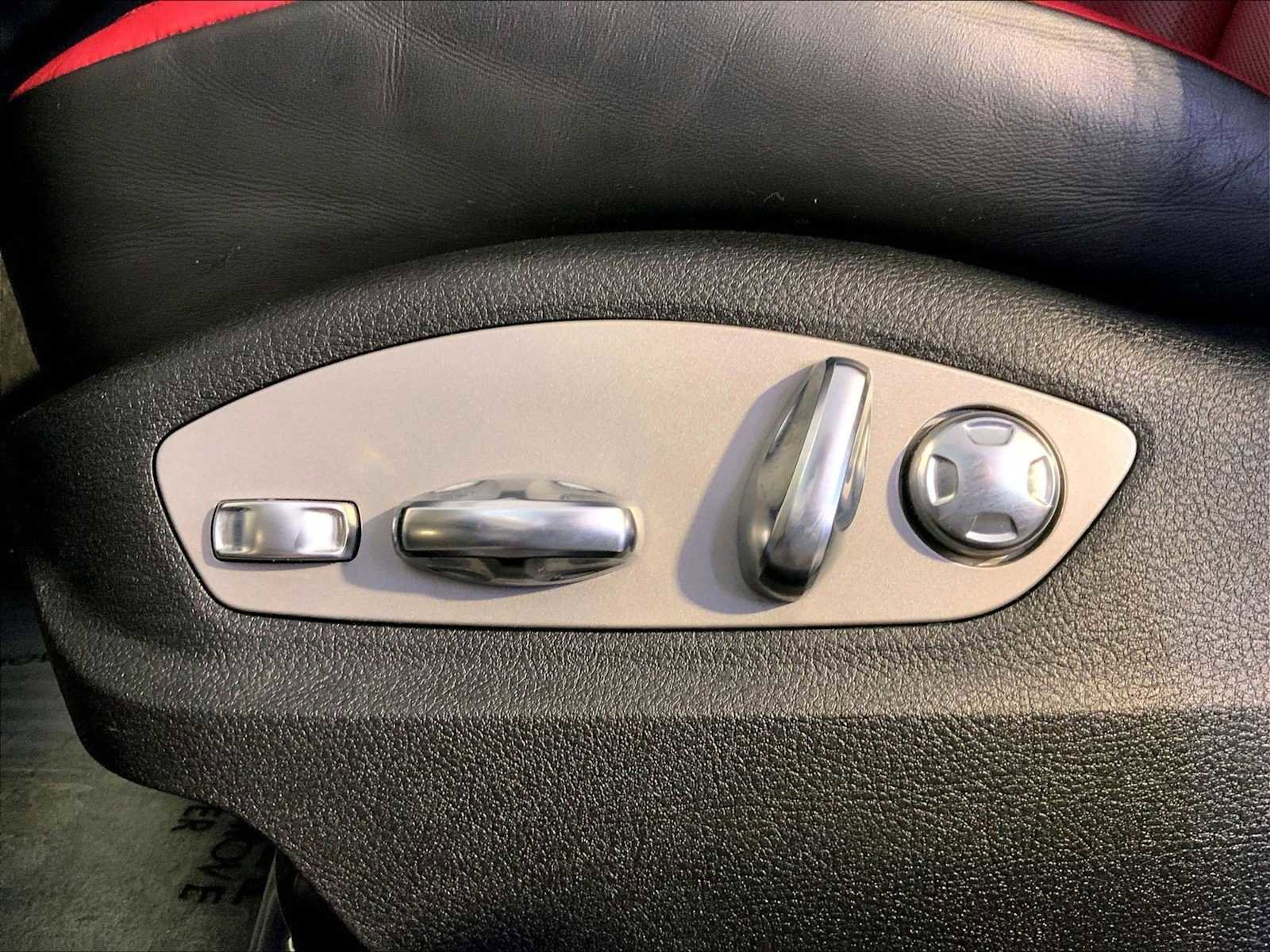 Certified 2023 Porsche Macan Turbo image 39