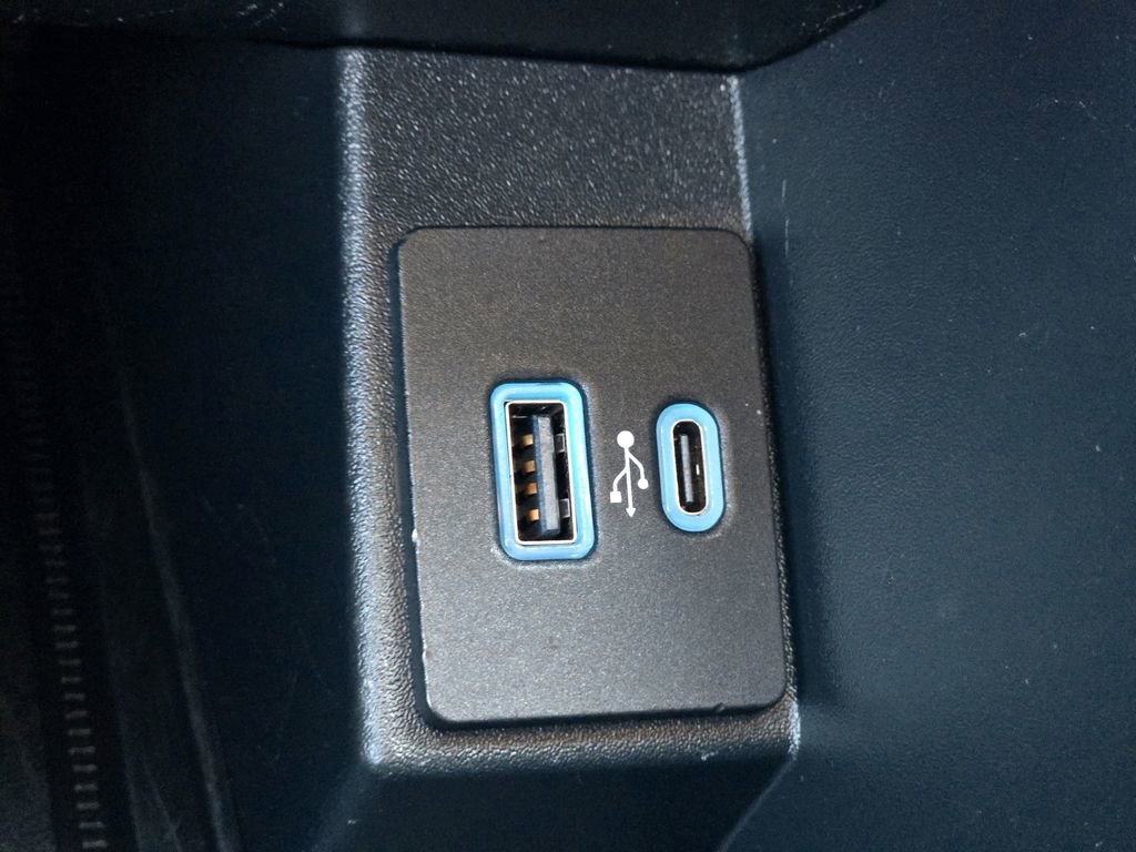 Used 2024 Ford Edge Titanium image 21