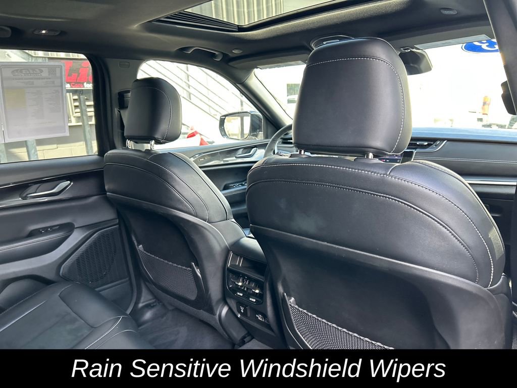 Used 2023 Jeep Grand Cherokee Altitude AWD/4WD image 31