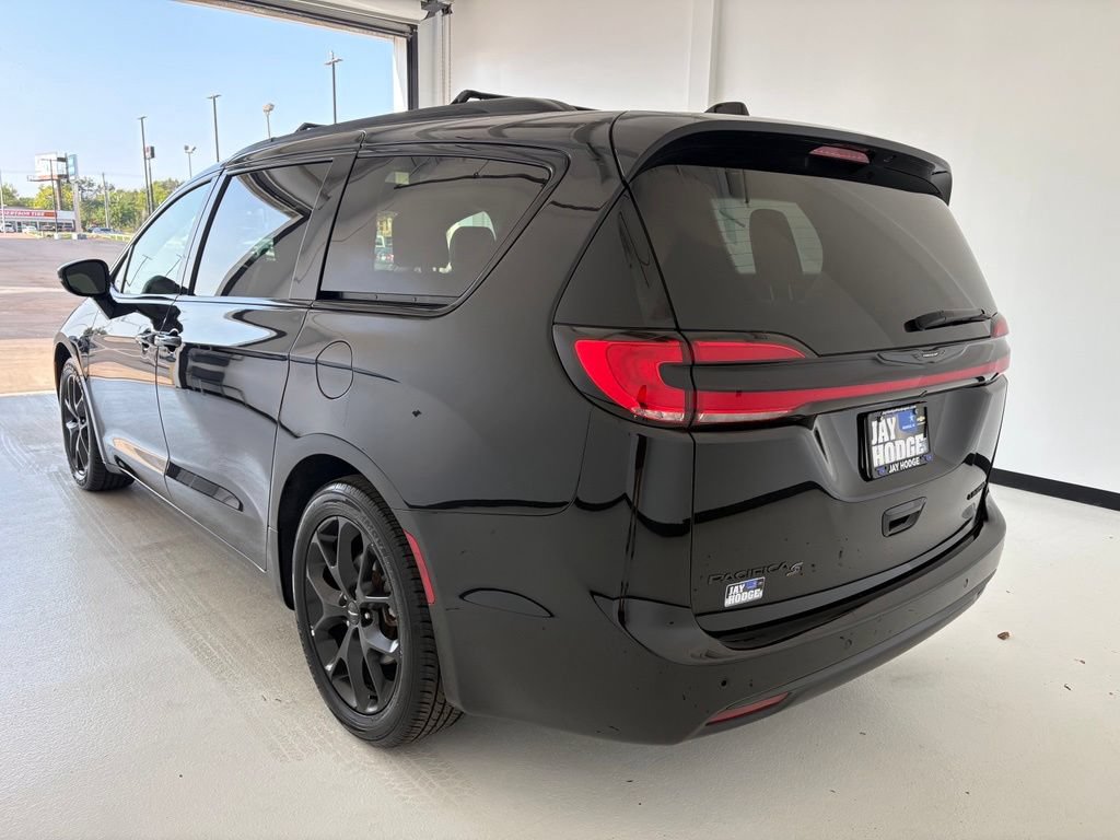 Used 2025 Chrysler Pacifica Limited FWD image 22