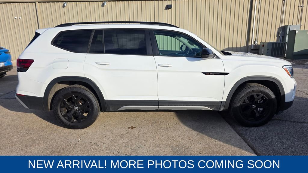 Used 2024 Volkswagen Atlas Peak Edition SE image 6