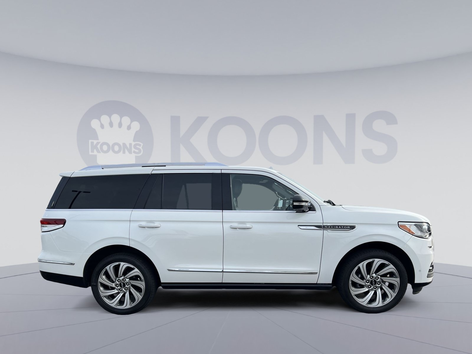 Used 2023 Lincoln Navigator Reserve AWD/4WD image 17