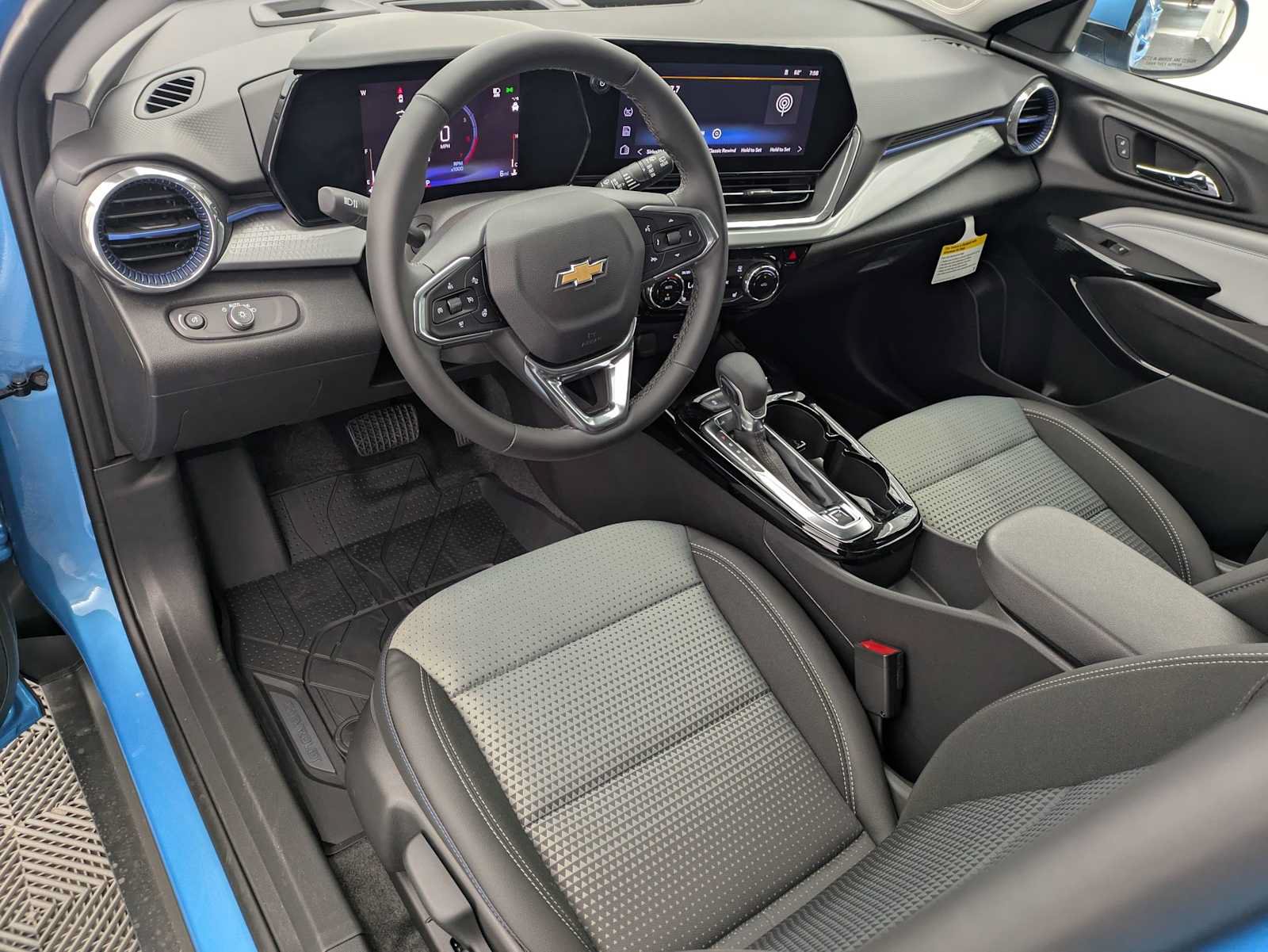 New 2026 Chevrolet Trax LT w/ Driver Confidence Package FWD image 2