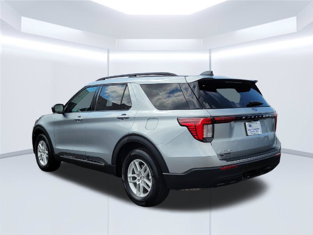 Certified 2025 Ford Explorer Active RWD image 7