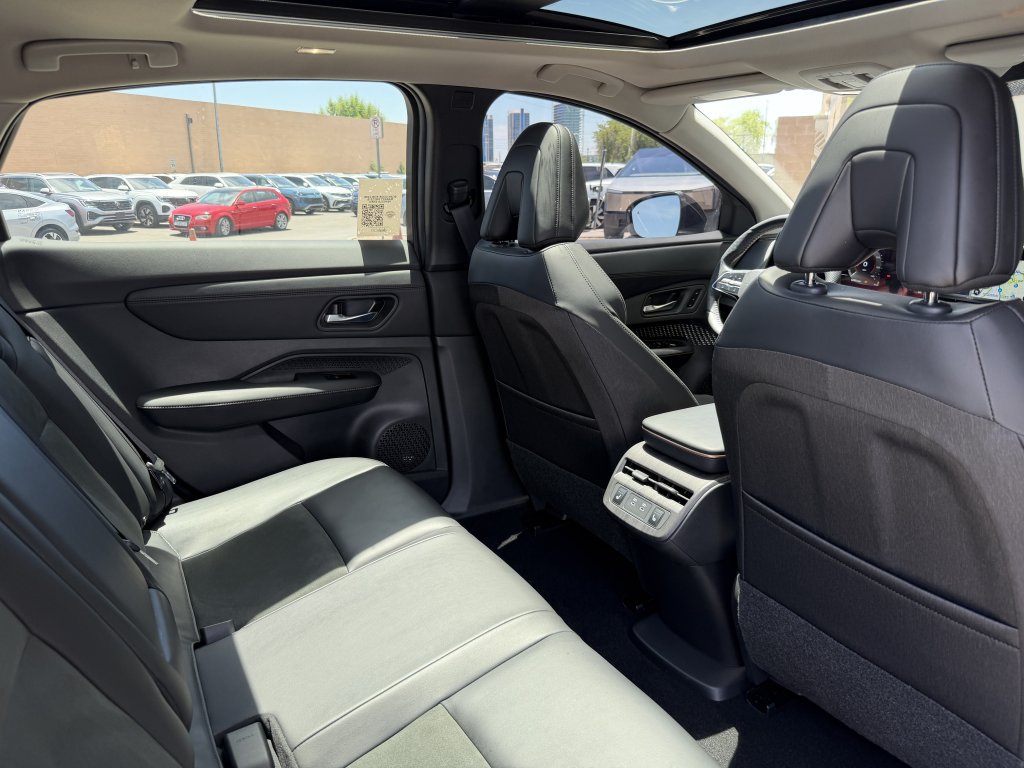 Used 2025 Nissan Ariya FWD image 36