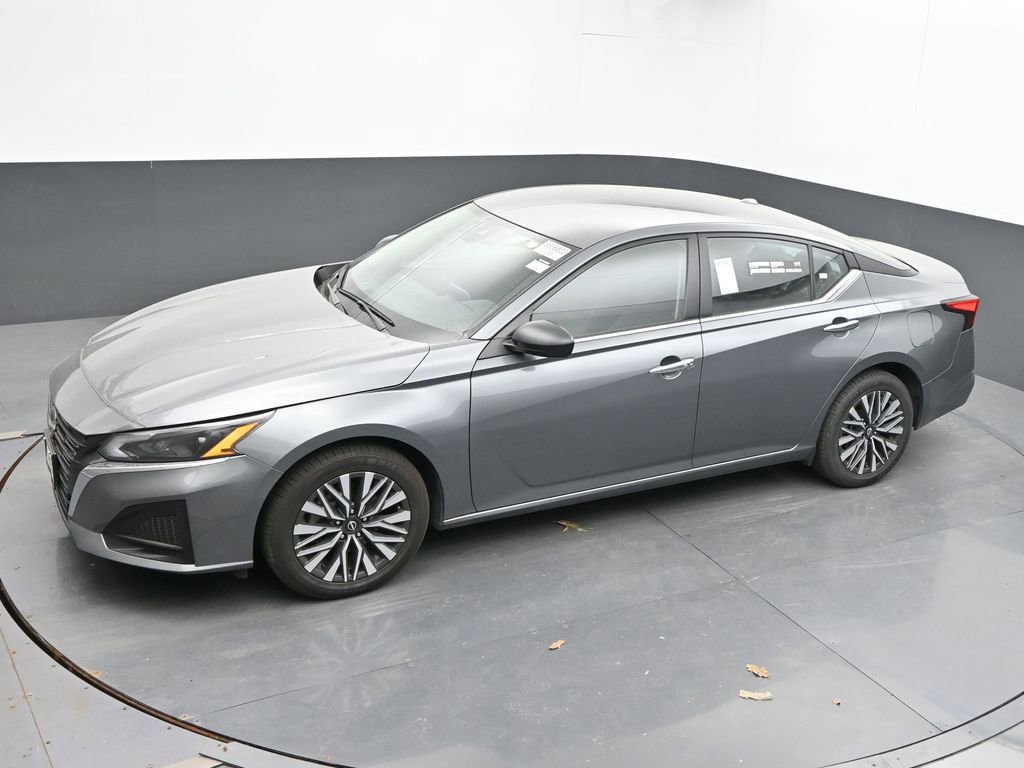 Used 2024 Nissan Altima 2.5 SV AWD/4WD image 16