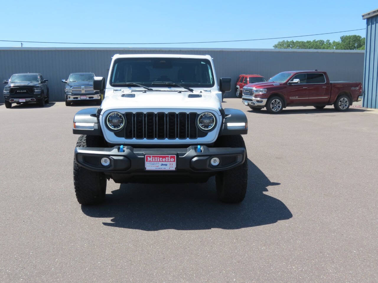 Used 2025 Jeep Wrangler Unlimited Rubicon 4xe w/ Safety Group AWD/4WD image 3