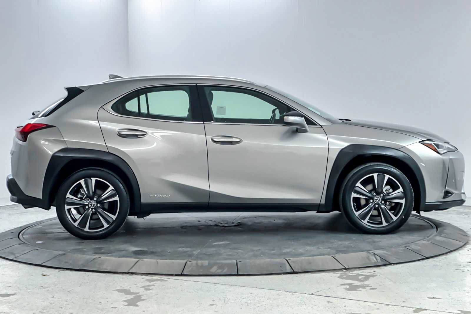 Used 2022 Lexus UX 250h image 8
