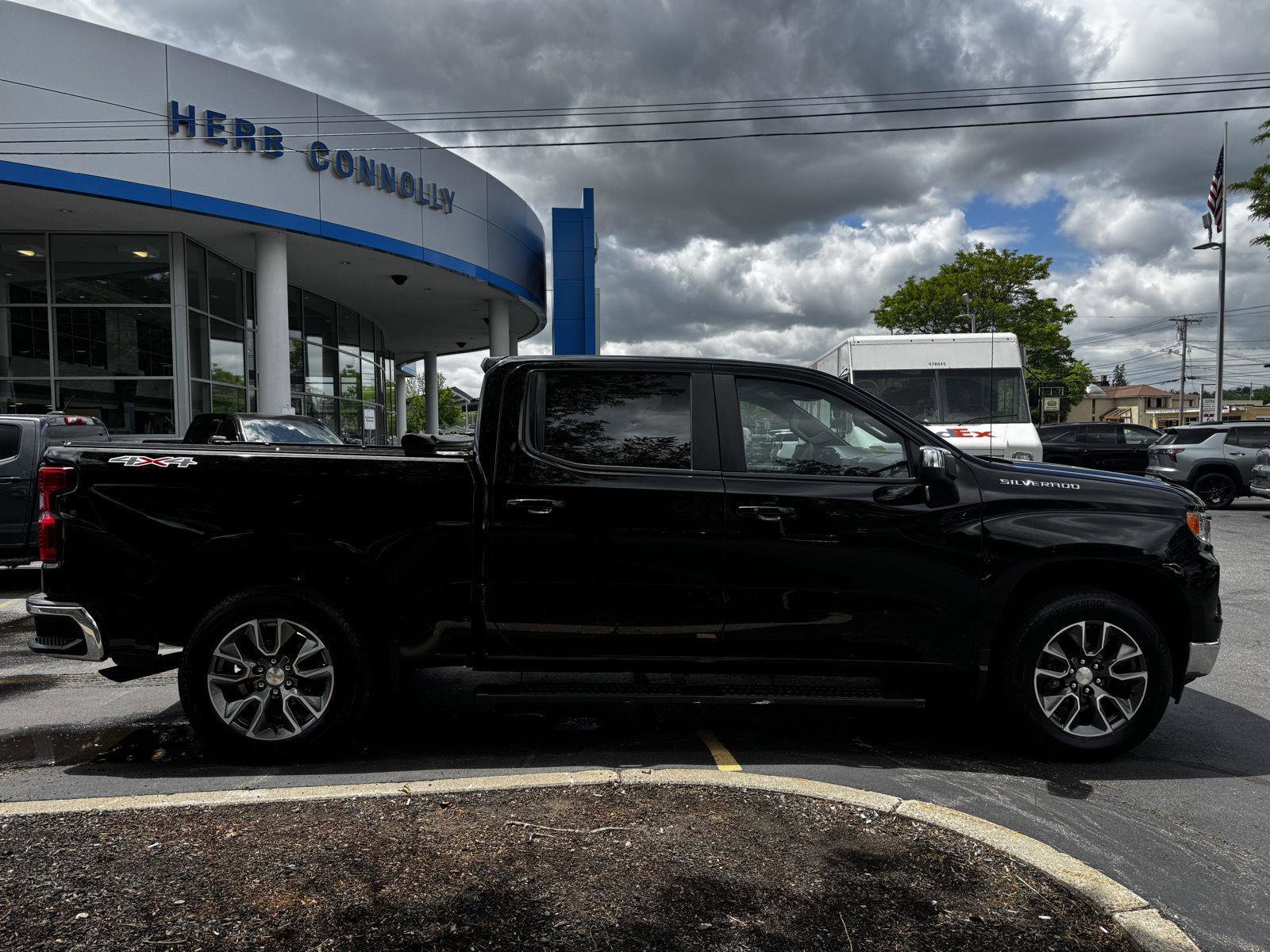 Certified 2024 Chevrolet Silverado 1500 LT AWD/4WD image 8