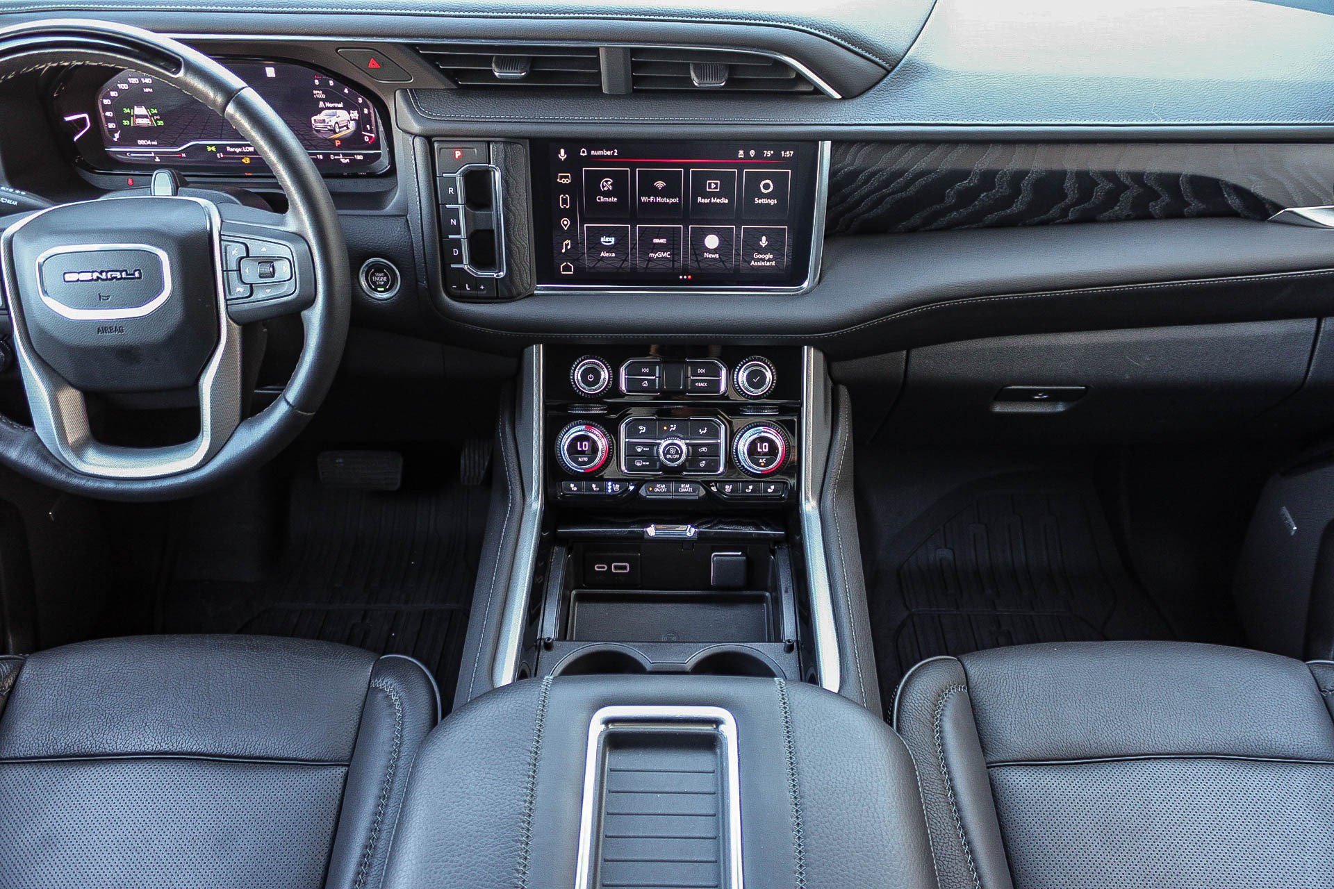 Used 2024 GMC Yukon Denali w/ Advanced Technology Package AWD/4WD image 14