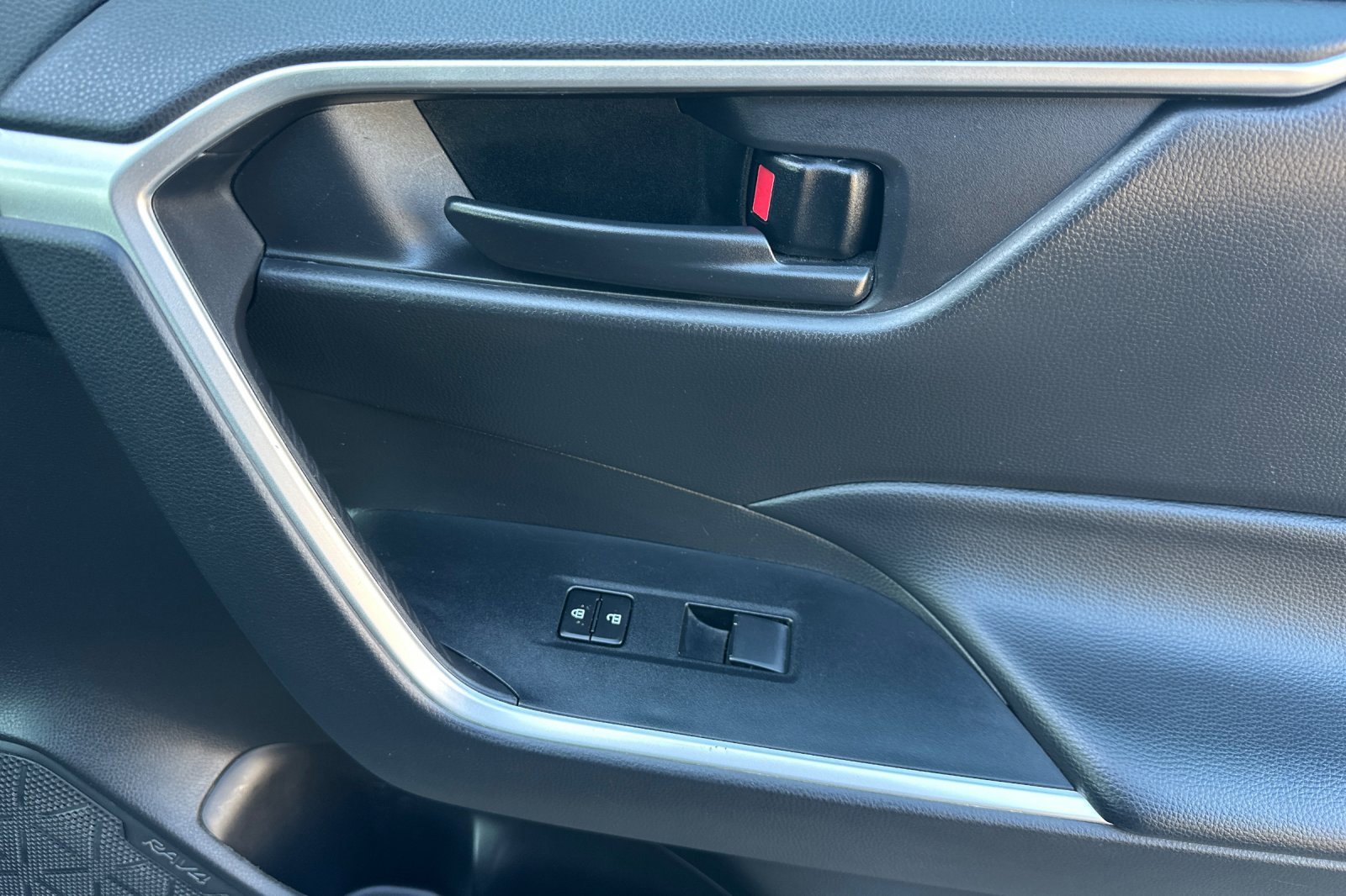 Used 2024 Toyota RAV4 LE image 21