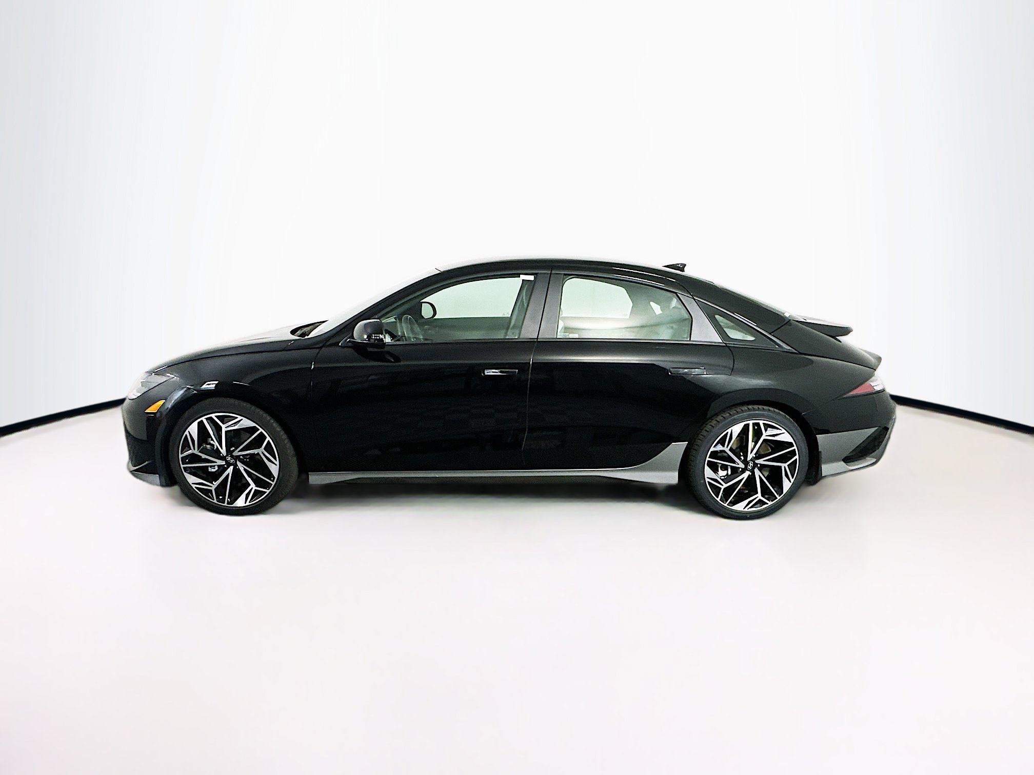 Used 2023 Hyundai Ioniq 6 SEL RWD image 4