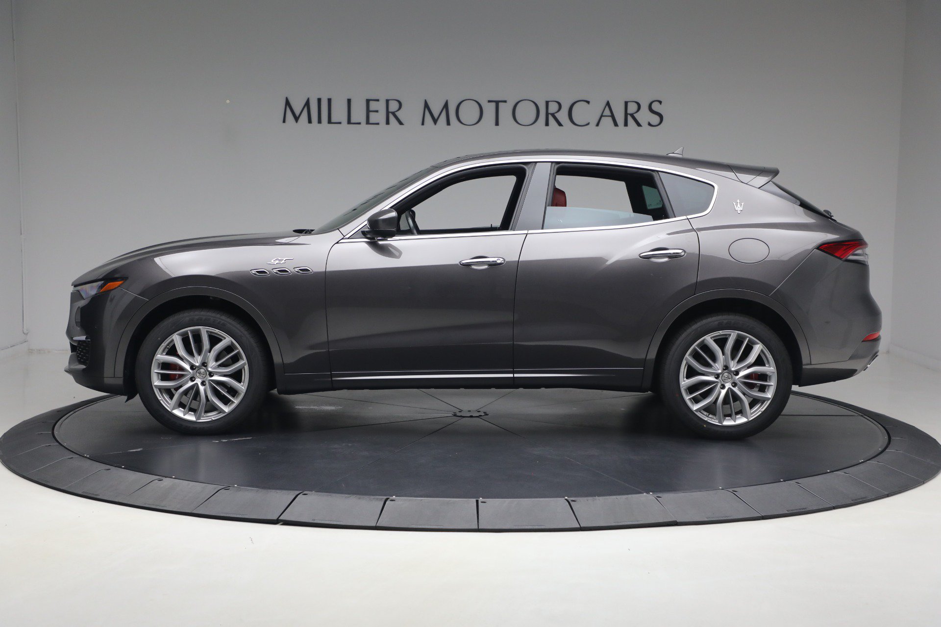 Certified 2022 Maserati Levante GT AWD/4WD image 3