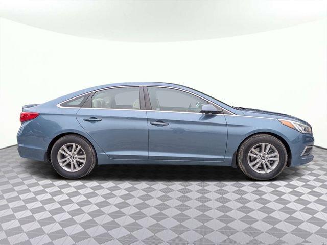 Used 2017 Hyundai Sonata SE image 3