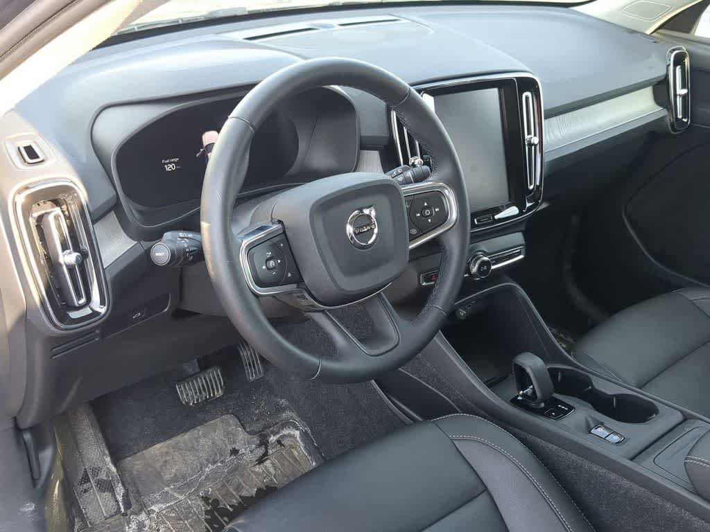 Certified 2026 Volvo XC40 B5 Core w/ Protection Package Premier AWD/4WD image 2