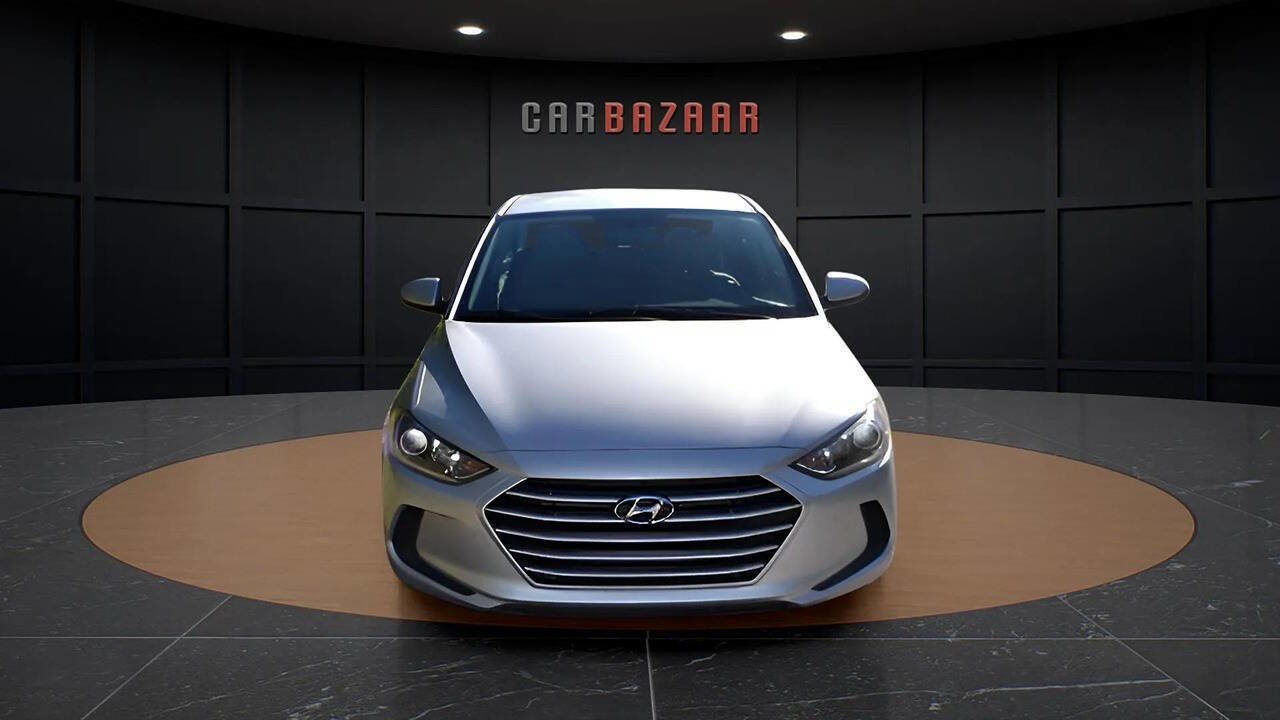 Used 2017 Hyundai Elantra SE image 2