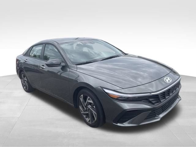 Certified 2025 Hyundai Elantra Sport FWD image 2