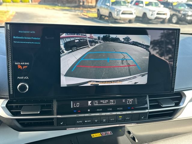 Used 2026 Toyota Sienna XLE FWD image 23