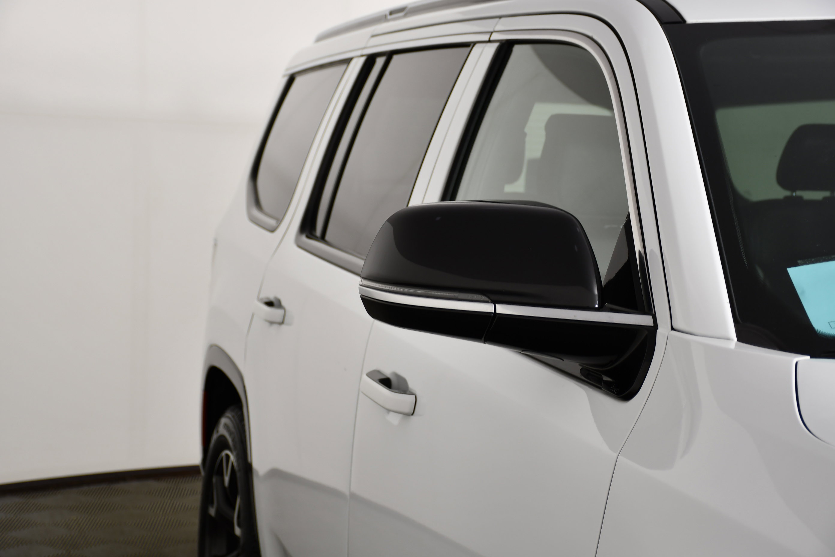 Used 2024 Jeep Wagoneer Series III AWD/4WD image 14