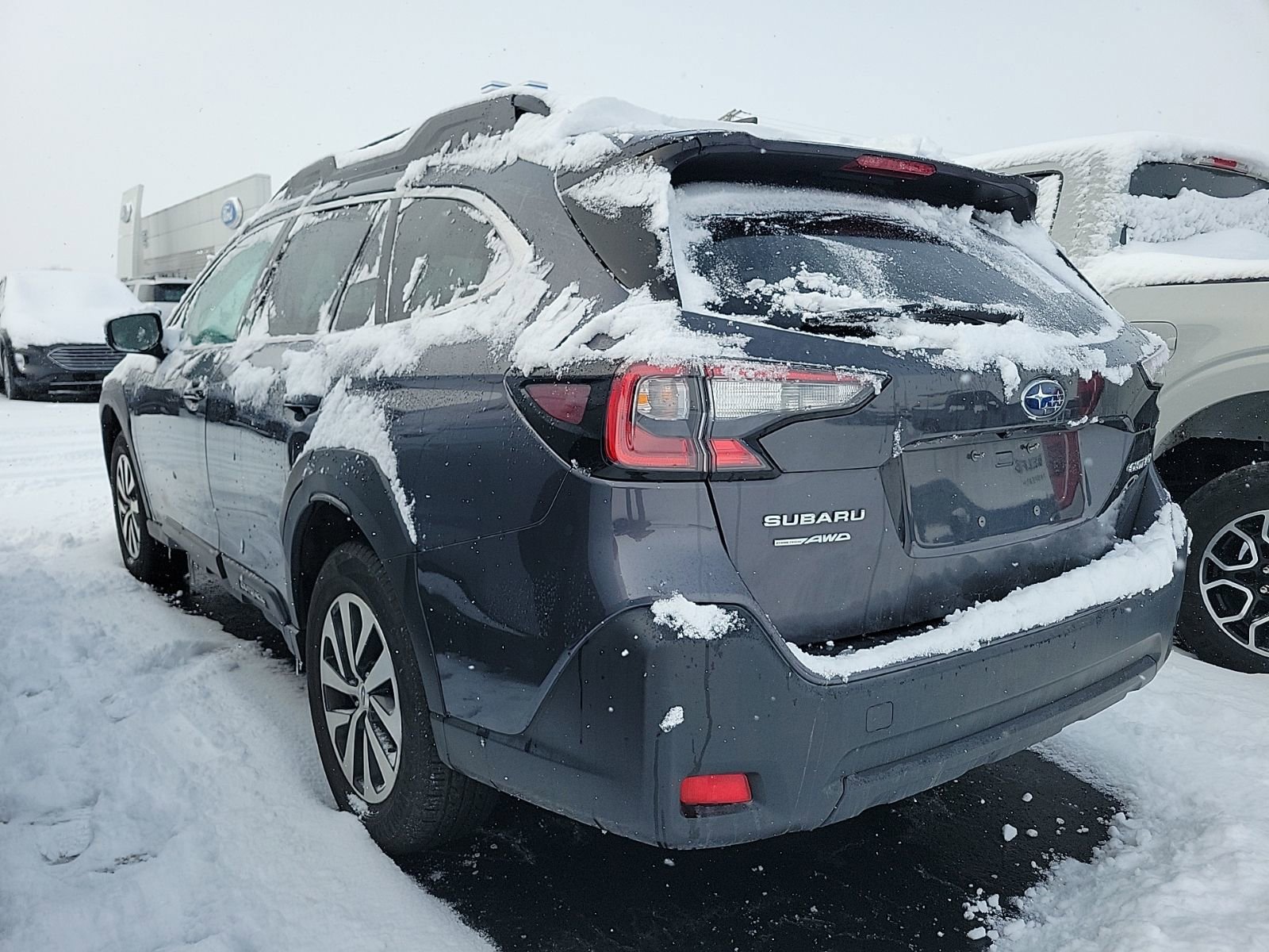 Used 2023 Subaru Outback Premium image 3