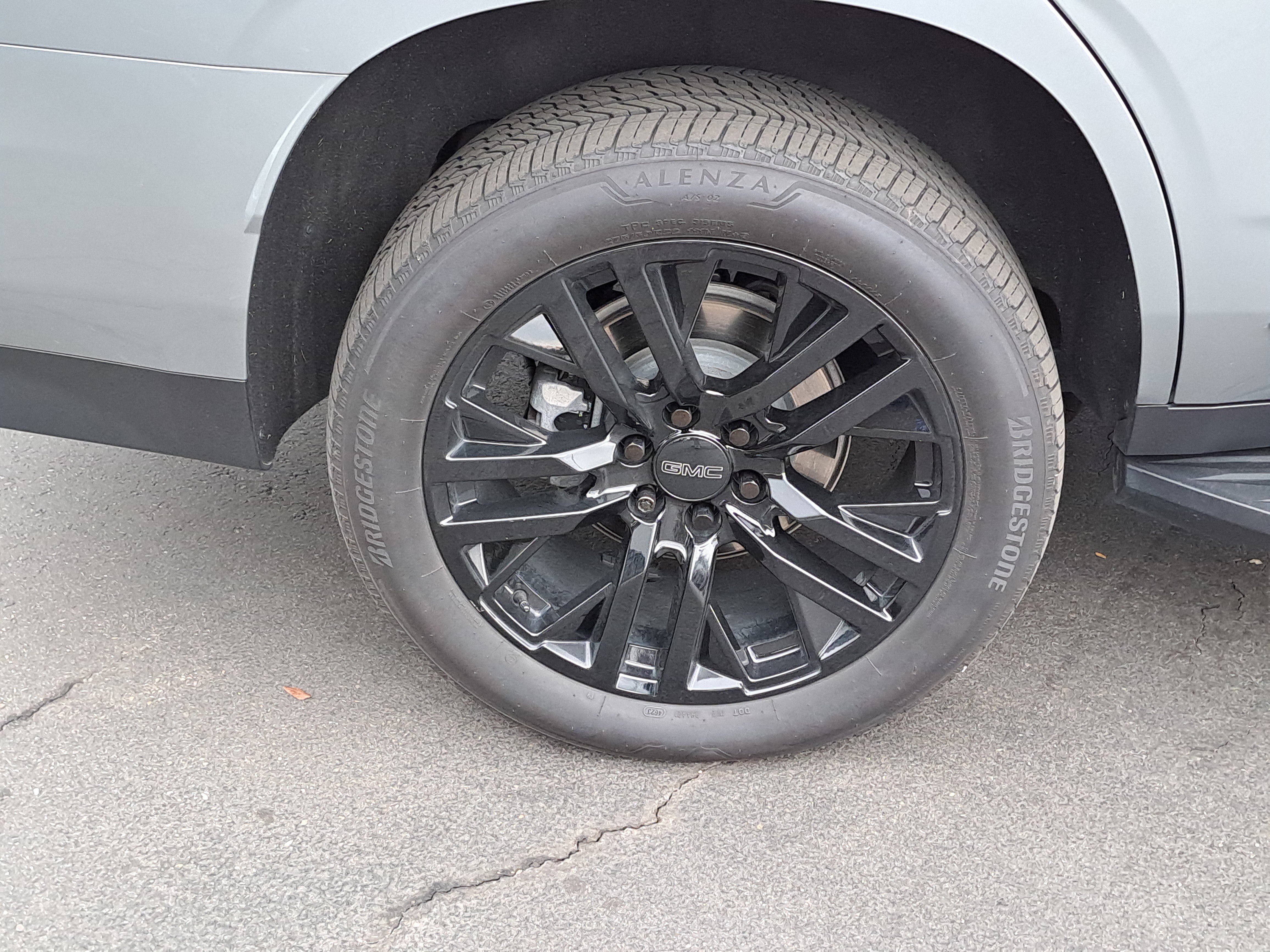 Used 2024 GMC Yukon Denali w/ Advanced Technology Package image 5