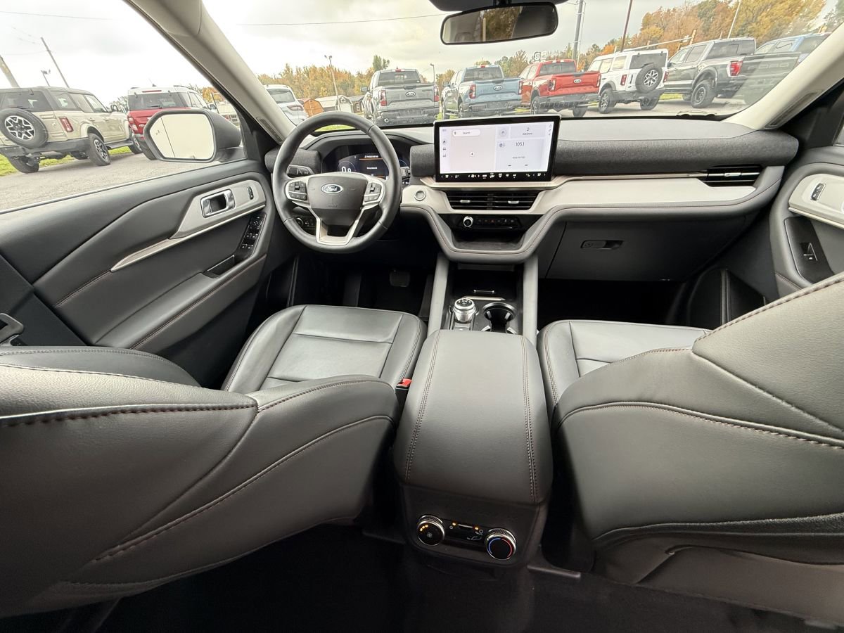 Used 2025 Ford Explorer Active w/ Active Comfort Package image 10