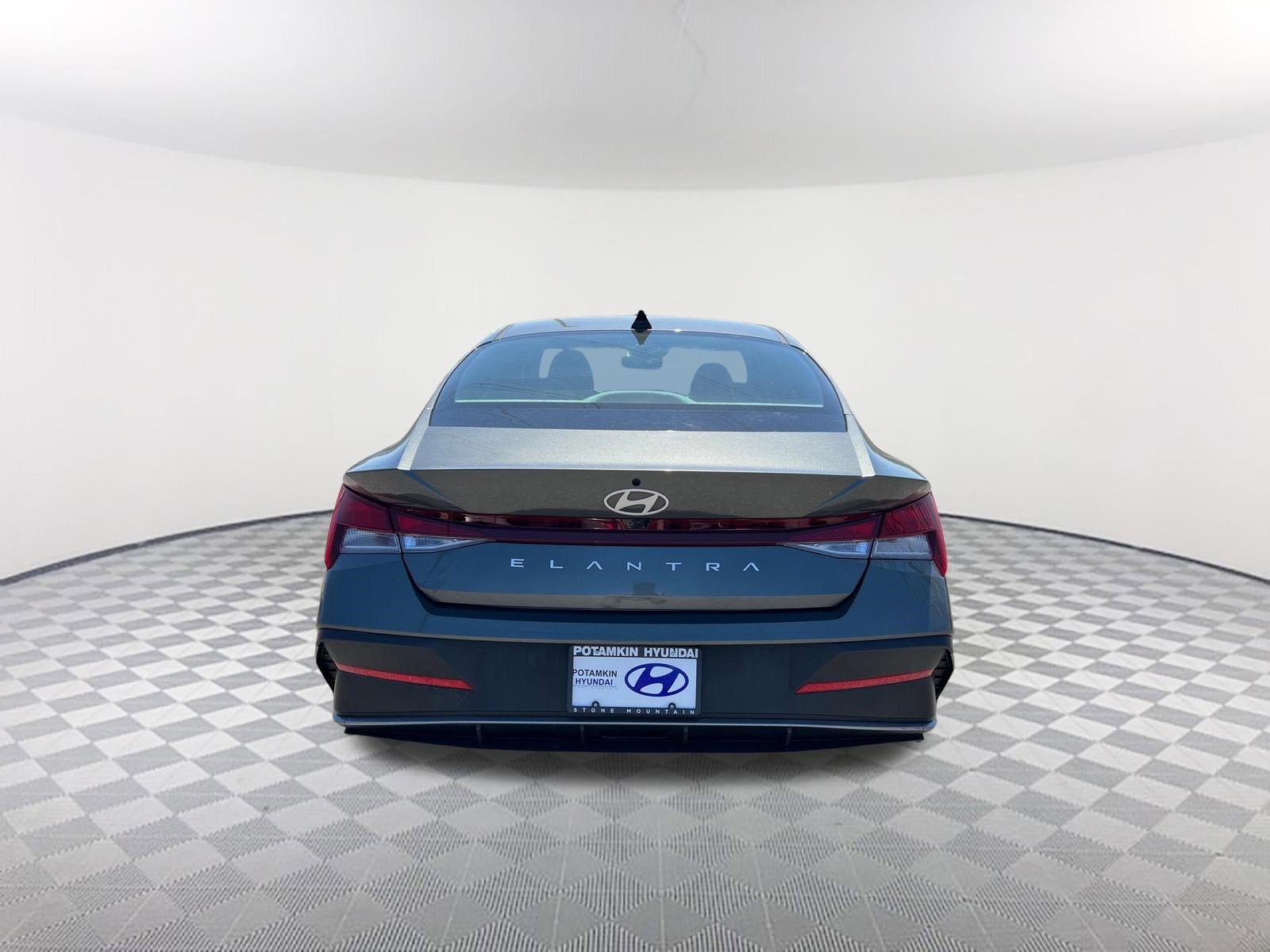 Used 2024 Hyundai Elantra SEL FWD image 8
