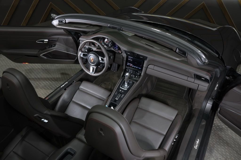 Used 2019 Porsche 911 Turbo image 4