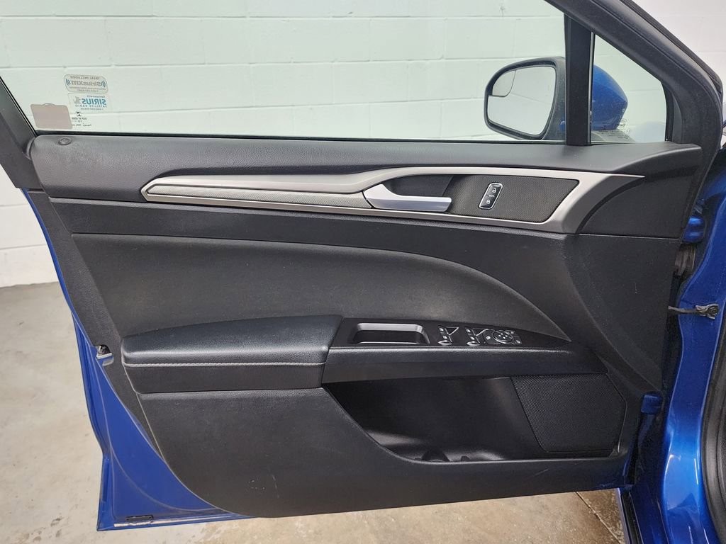 Used 2017 Ford Fusion SE FWD image 8