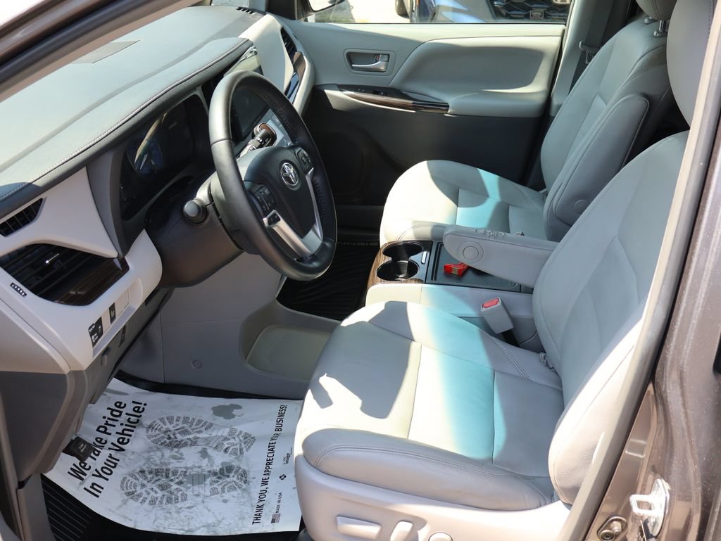 Used 2017 Toyota Sienna XLE FWD image 20