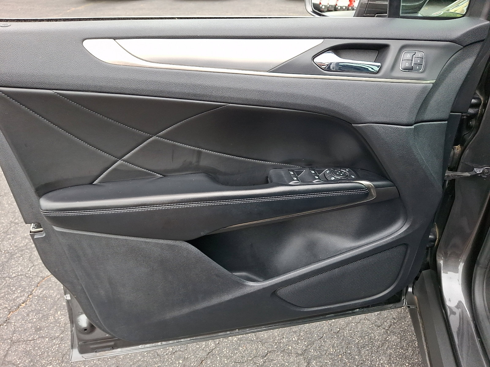 Used 2017 Lincoln MKC Select w/ Select Plus Package AWD/4WD image 13