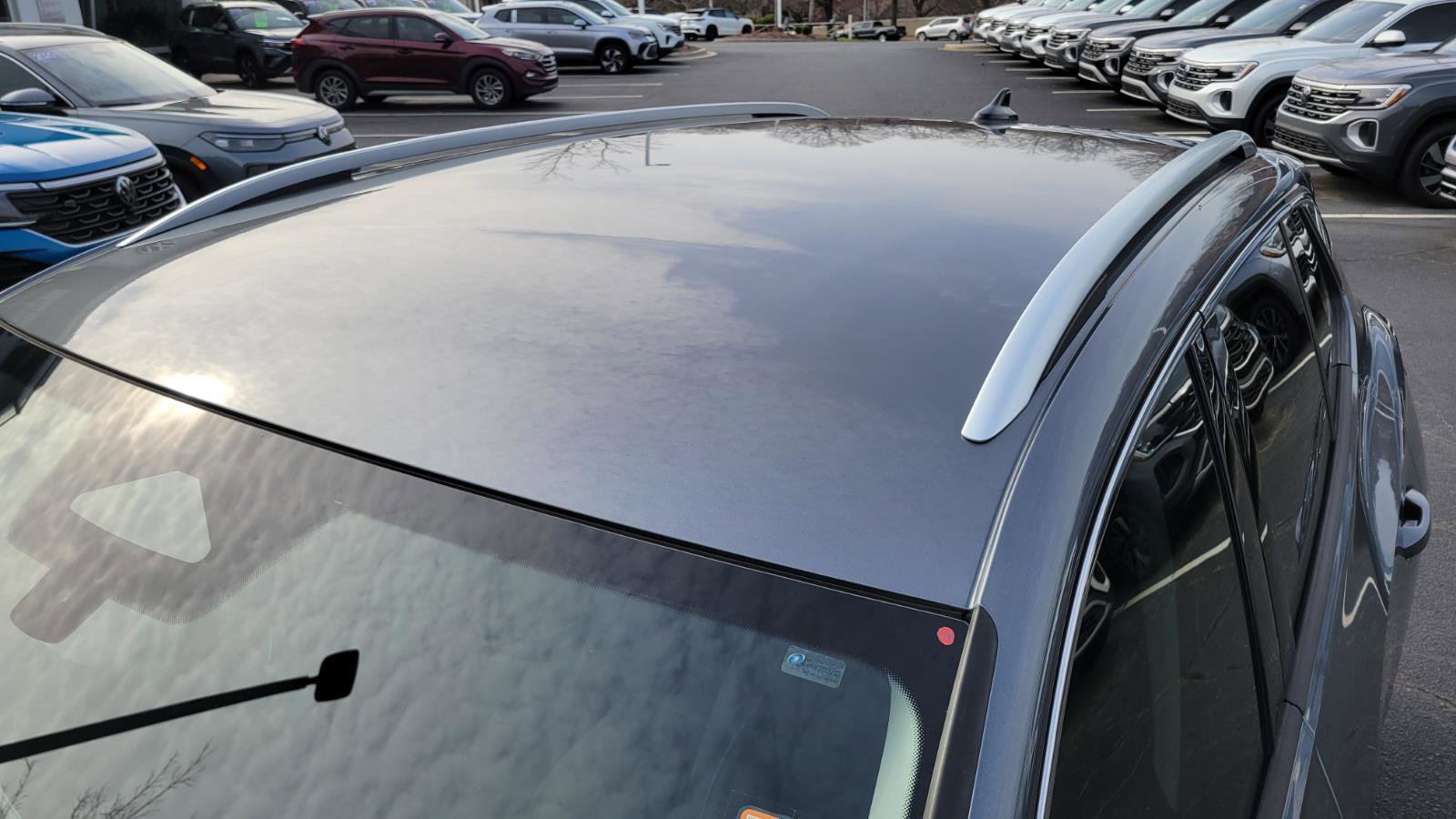 Used 2025 Volkswagen Tiguan SE image 9