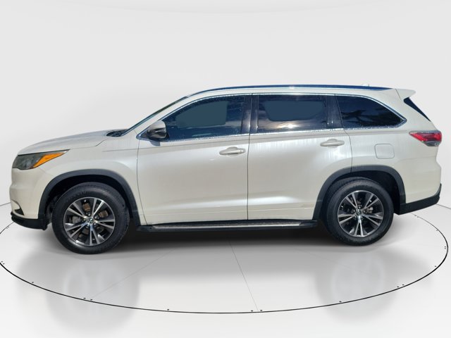 Used 2016 Toyota Highlander XLE FWD image 4