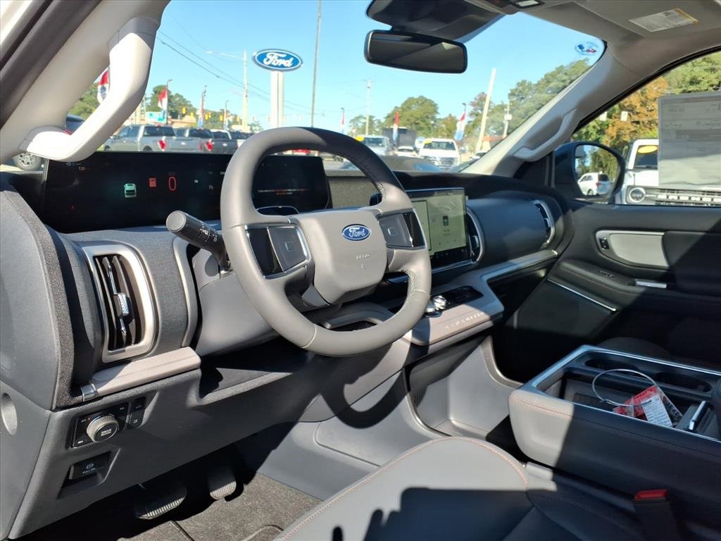 New 2025 Ford Expedition Active image 14