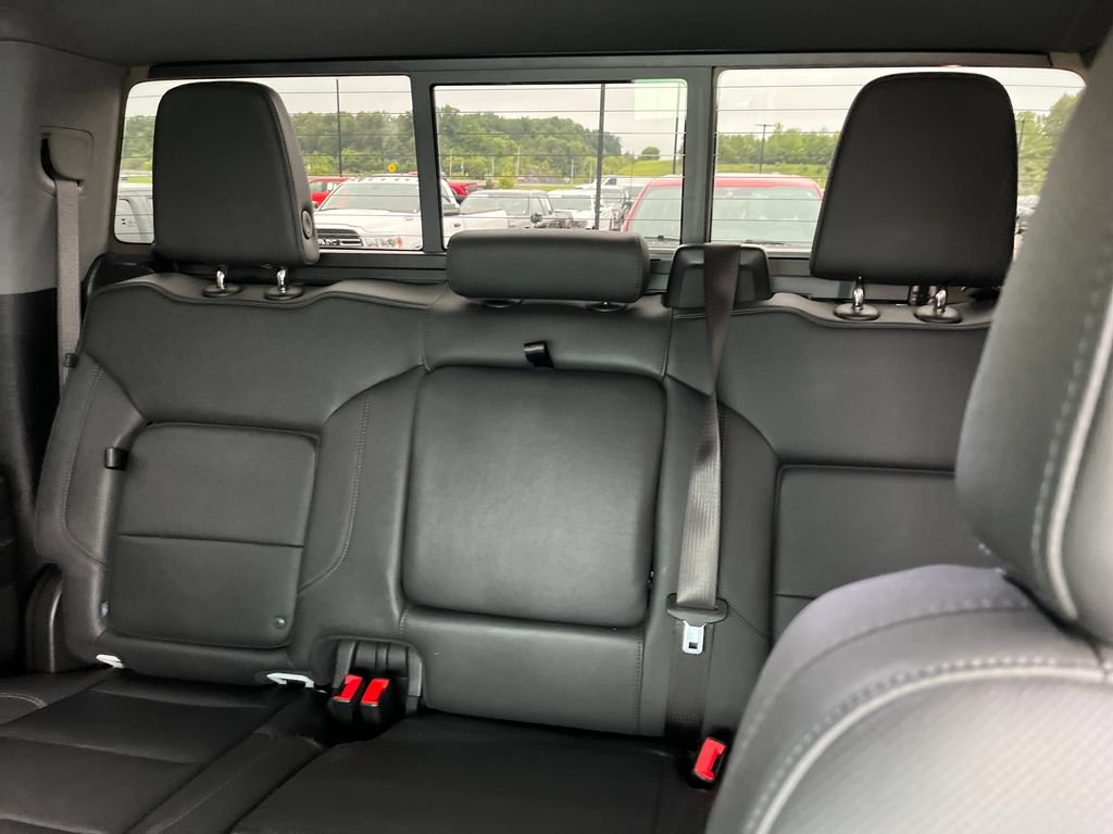 Used 2025 GMC Sierra 2500 SLT w/ SLT Convenience Package AWD/4WD image 14