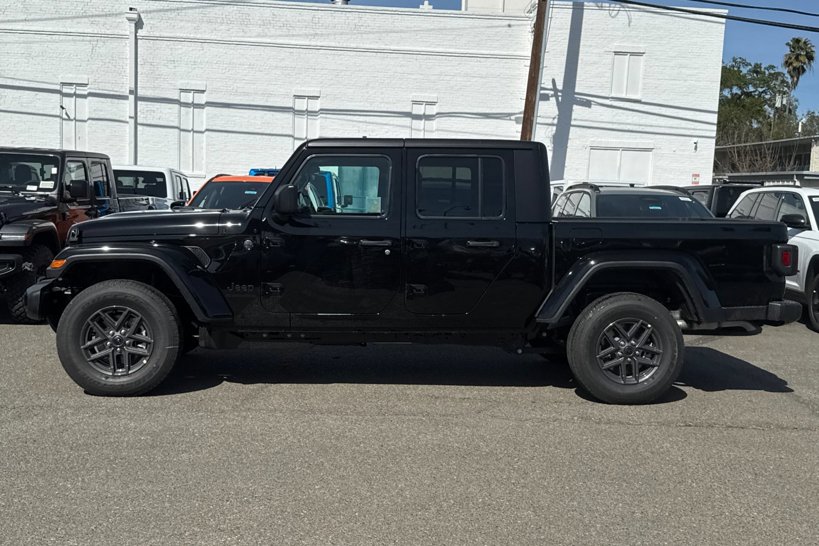 New 2026 Jeep Gladiator Sport image 6