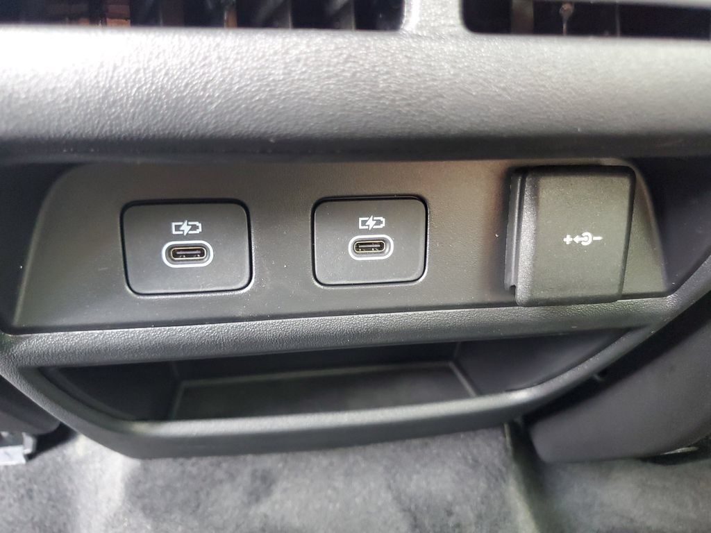 Used 2026 Land Rover Discovery Sport Landmark AWD/4WD image 32
