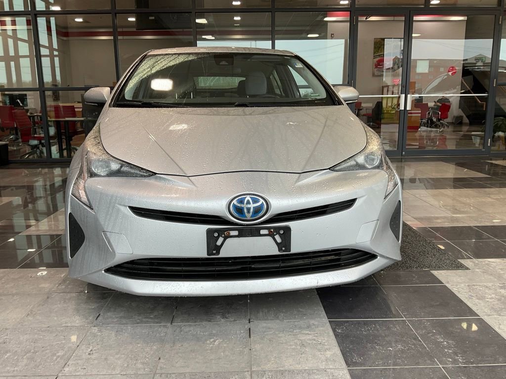 Used 2017 Toyota Prius Two FWD image 2